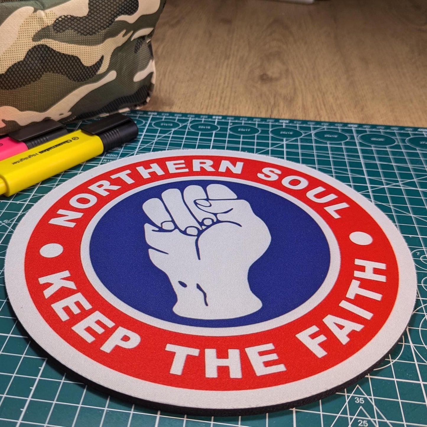 Tapis de souris rond « Northern Soul » rouge, blanc et bleu – Keep the Faith – Cadeau Northern Soul