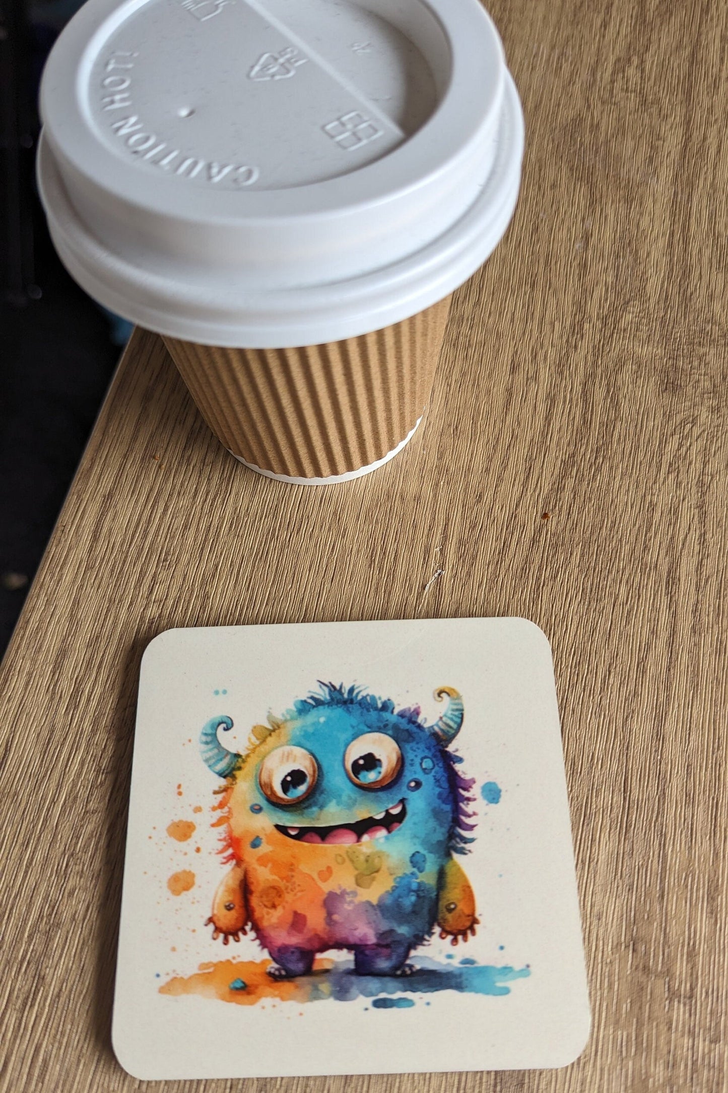 Dessous de verre Petits Monstres | Lot de 4 personnages de dessins animés amusants et colorés | Accessoires de boisson uniques pour enfants et adultes