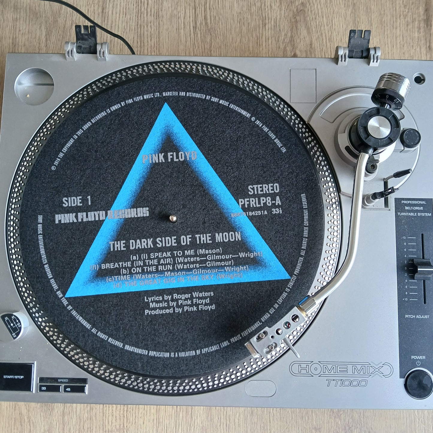 The Dark Side of the Moon Inner Label Slipmat – Blue Triangle Design SIDE 1