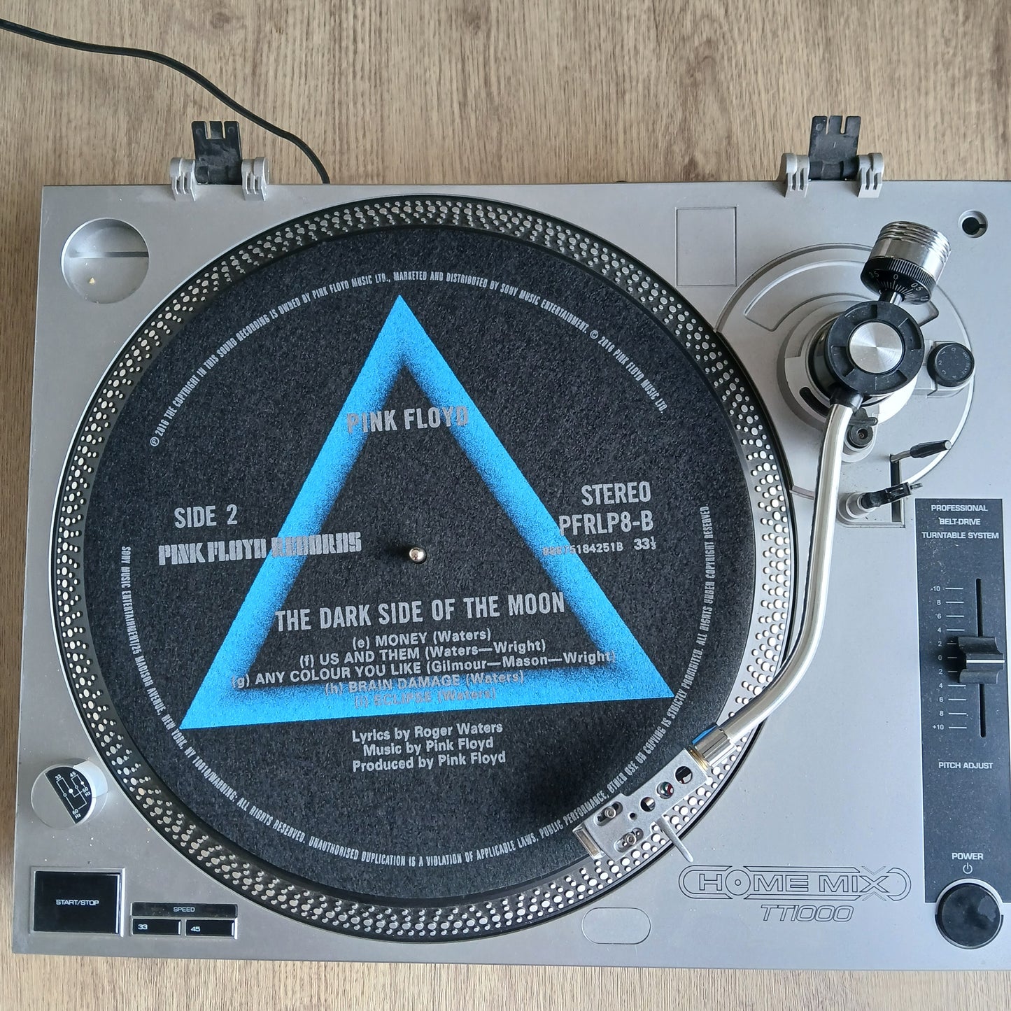 The Dark Side of the Moon Inner Label Slipmat – Blue Triangle Design SIDE 2