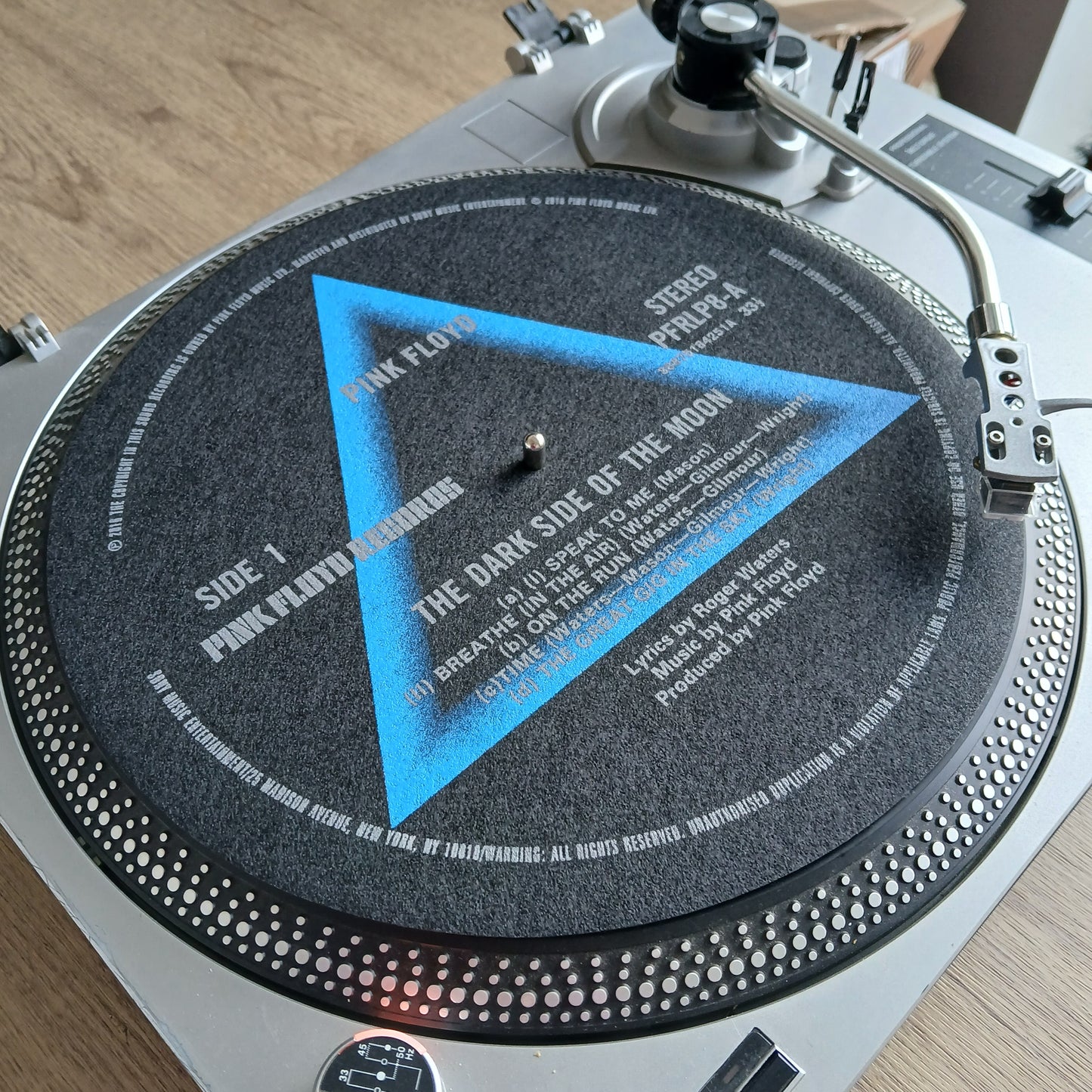 The Dark Side of the Moon Inner Label Slipmat – Blue Triangle Design SIDE 1