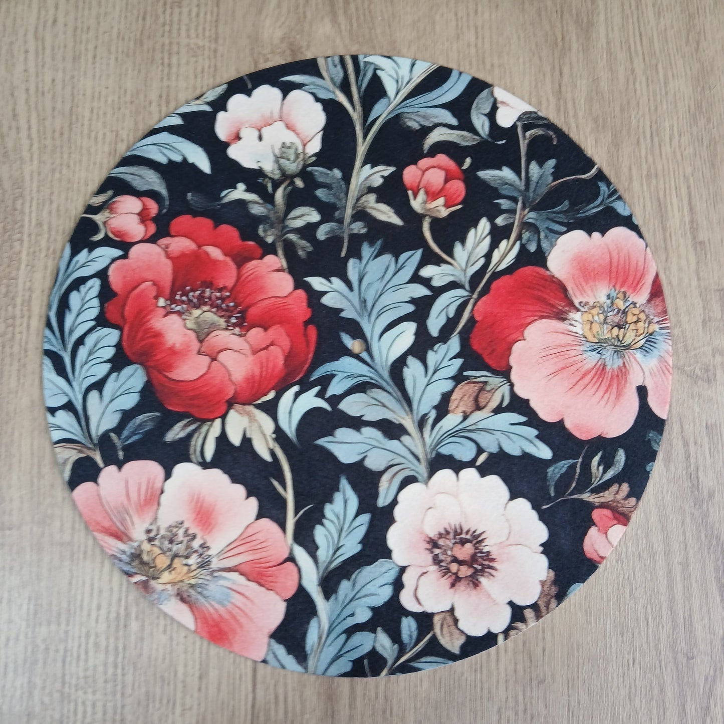 Heritage Red Poppies Slipmat – Vintage Fabric Style