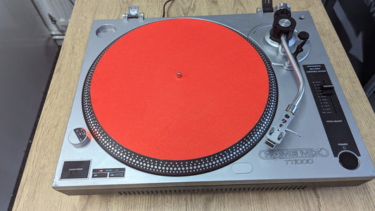 Pure Red Felt Slipmat – Bold Colour. Clean Sound. Total Control.