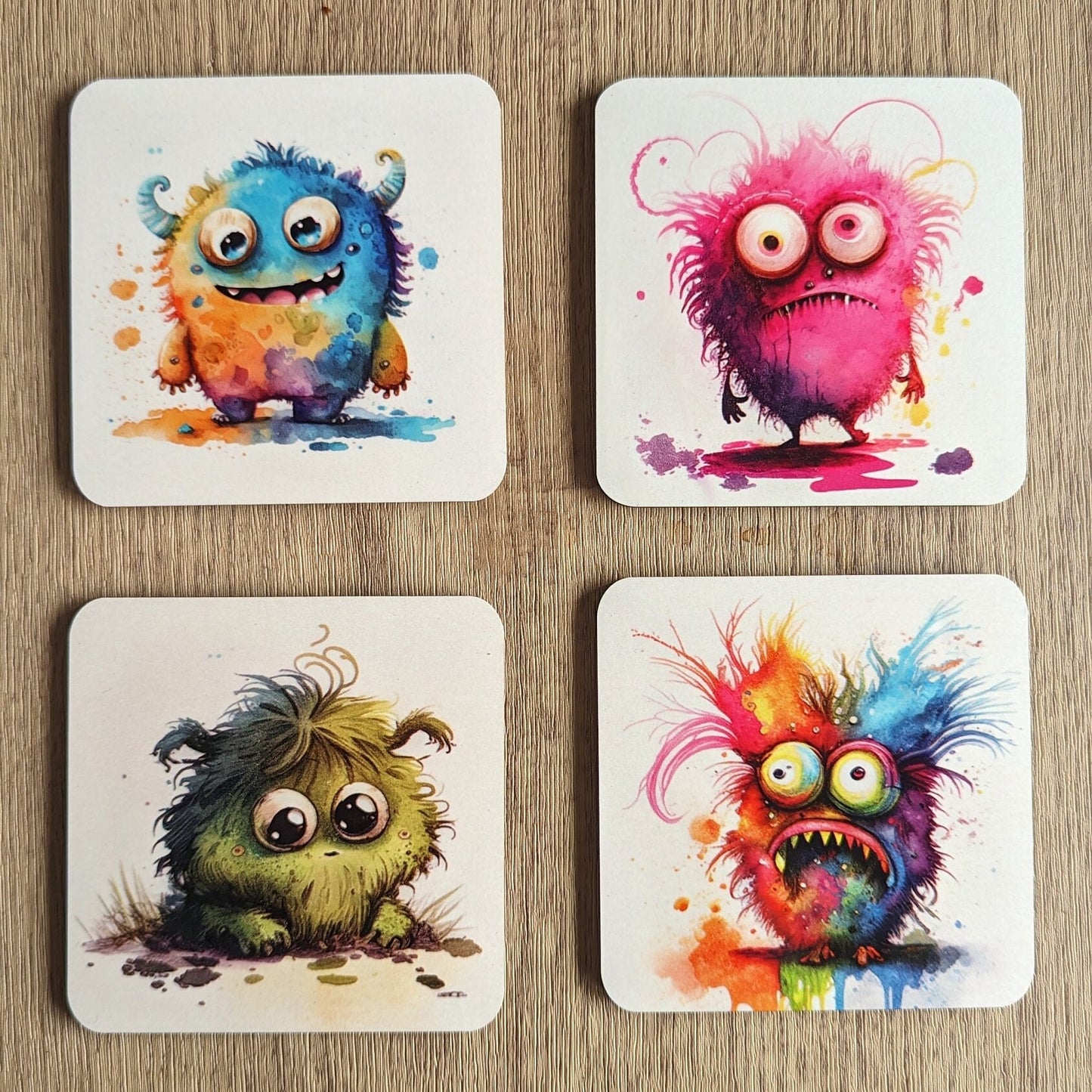 Dessous de verre Petits Monstres | Lot de 4 personnages de dessins animés amusants et colorés | Accessoires de boisson uniques pour enfants et adultes