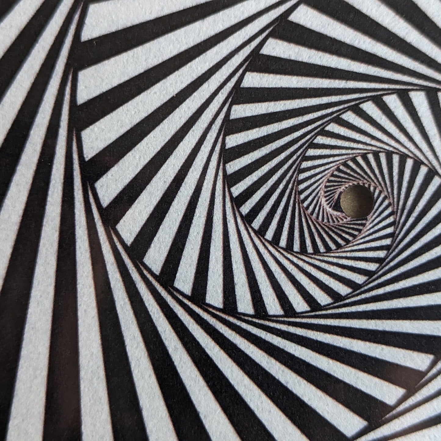 Inward Spiral Slipmat – Turntable Hypnosis for DJs & Collectors