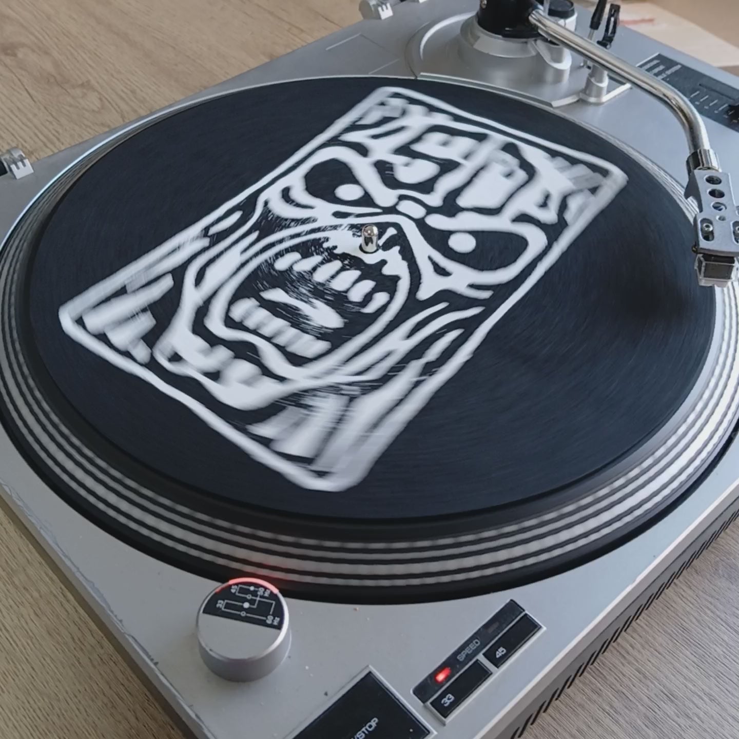 video of Iron Maiden official slipmat featuring Eddies face